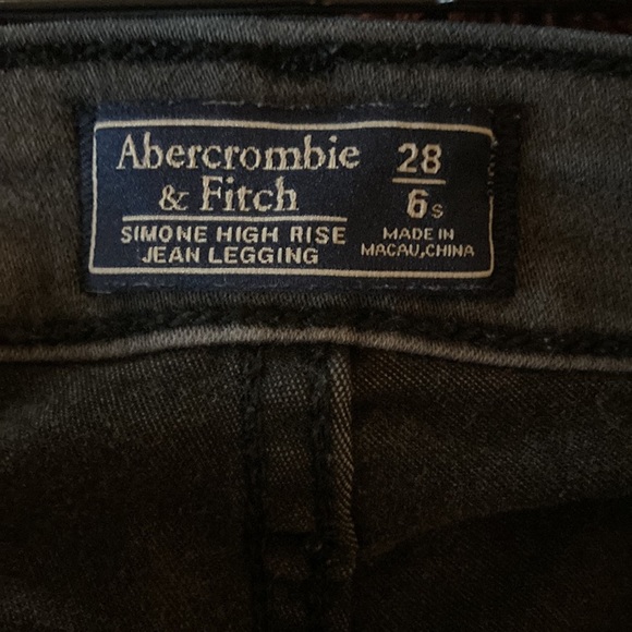Size 28/6 jeggings from Abercrombie and Fitch - Picture 3 of 3